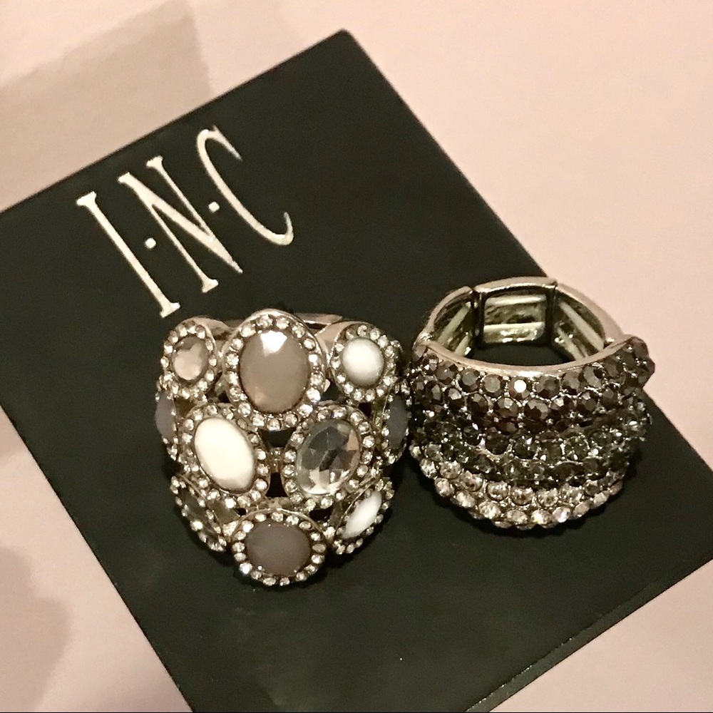 🆕 Macy's INC®️Silver-Tone Crystal Two Rings.
